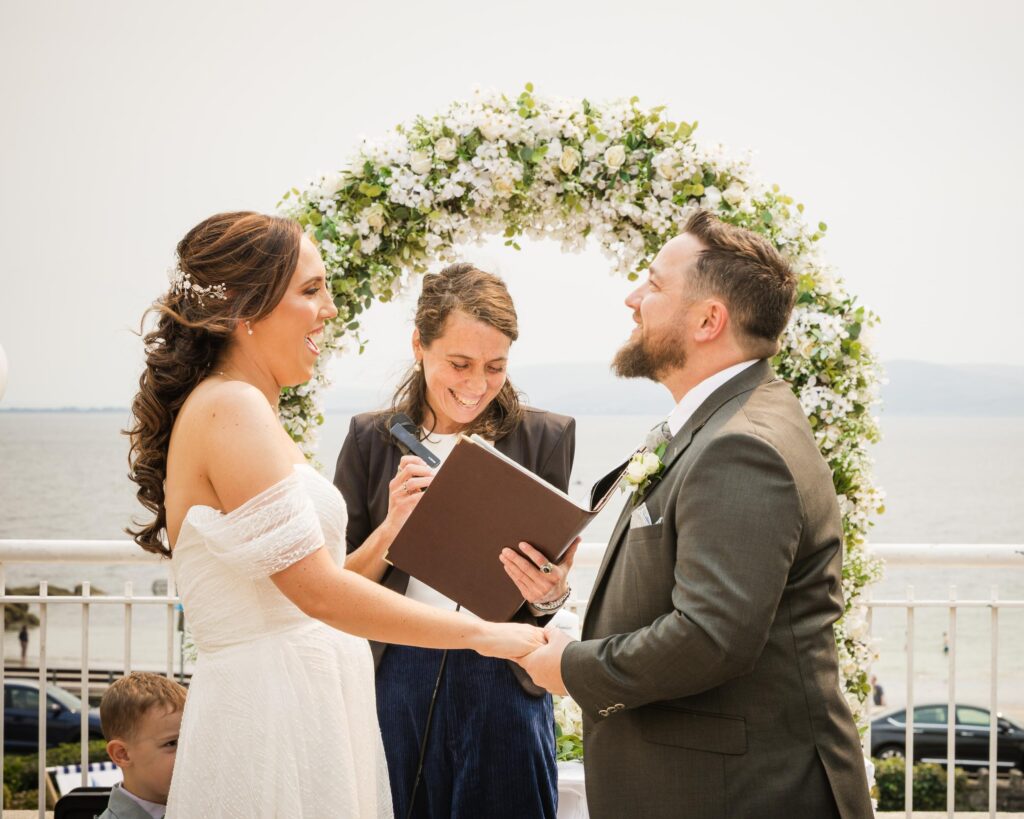 denise and Gareth at their outdoor cermony